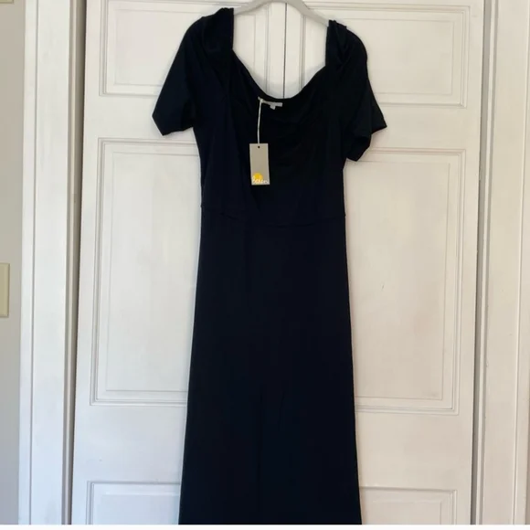 Elegant Black Women's Dress - Picture 6 of 6